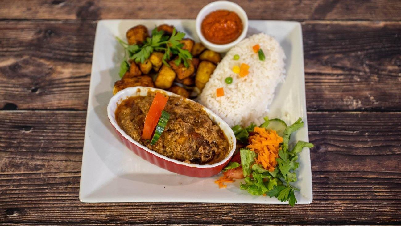 Restaurant La Calebasse - the true flavors of the tropics in the heart of Quebec, in an exotic atmosphere that transports you to the heart of Africa.