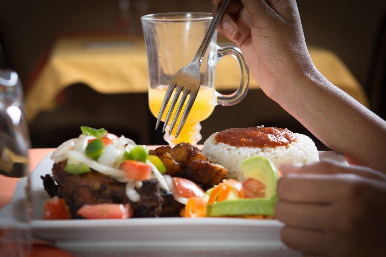 Restaurant La Calebasse - the true flavors of the tropics in the heart of Quebec, in an exotic atmosphere that transports you to the heart of Africa.