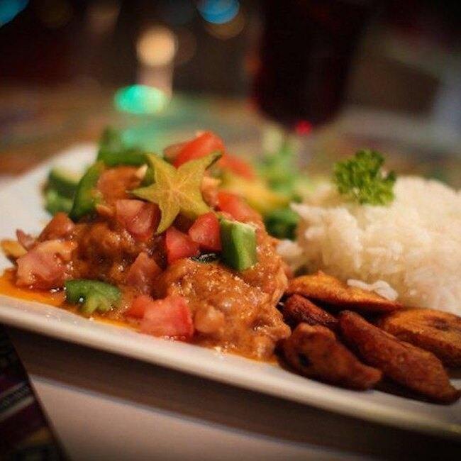 Restaurant La Calebasse - les vraies saveurs des tropiques au coeur de Québec, dans une ambiance exotique qui vous transporte en pleine Afrique.