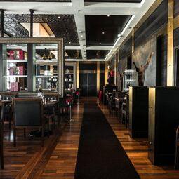 L'Aurochs Steakhouse RestoMontreal.ca