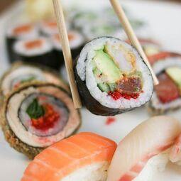 Le B-38 Sushi et Poke RestoMontreal.ca