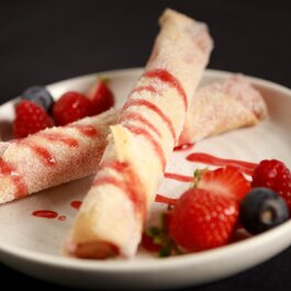 Dessert nems aux framboises et chocolat blanc - Le Batifol  Restaurant Asiatique