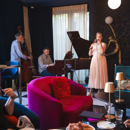 Le Bijou - Salon à cocktails  Restaurant Internationale