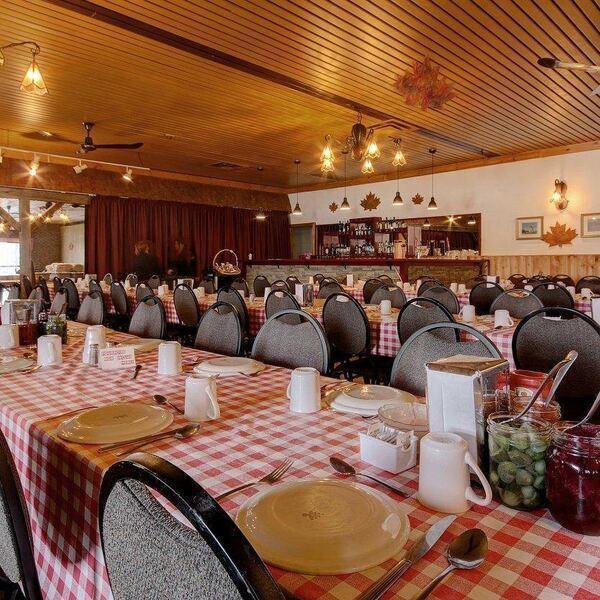 Le Chalet du Ruisseau Restaurant Mirabel, QC