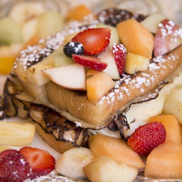 Déjeuner Cosmopolitain Restaurant Laval, QC