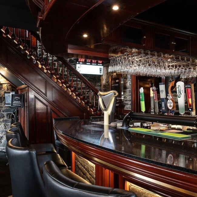 Dorsay Pub Britannique - Restaurant Britannique Moderne à Vieux-Québec, Québec