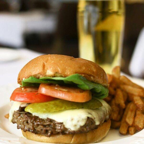 Le Mezz Bistro Bar - Restaurant Burgers à Centre-ville, Montréal