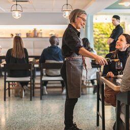 Le Monastère des Augustines : comptoir commande et Le Vivoir Restaurant Le Monastère des Augustines : comptoir commande et Le Vivoir RestoQuebec.ca