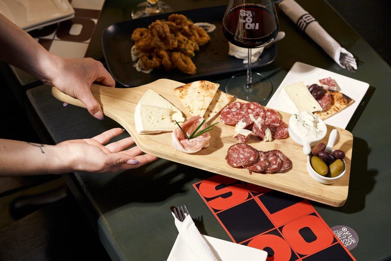 Le Saloon Bistro Bar - Restaurant Bistro à Le Village/Centre Sud, Montréal