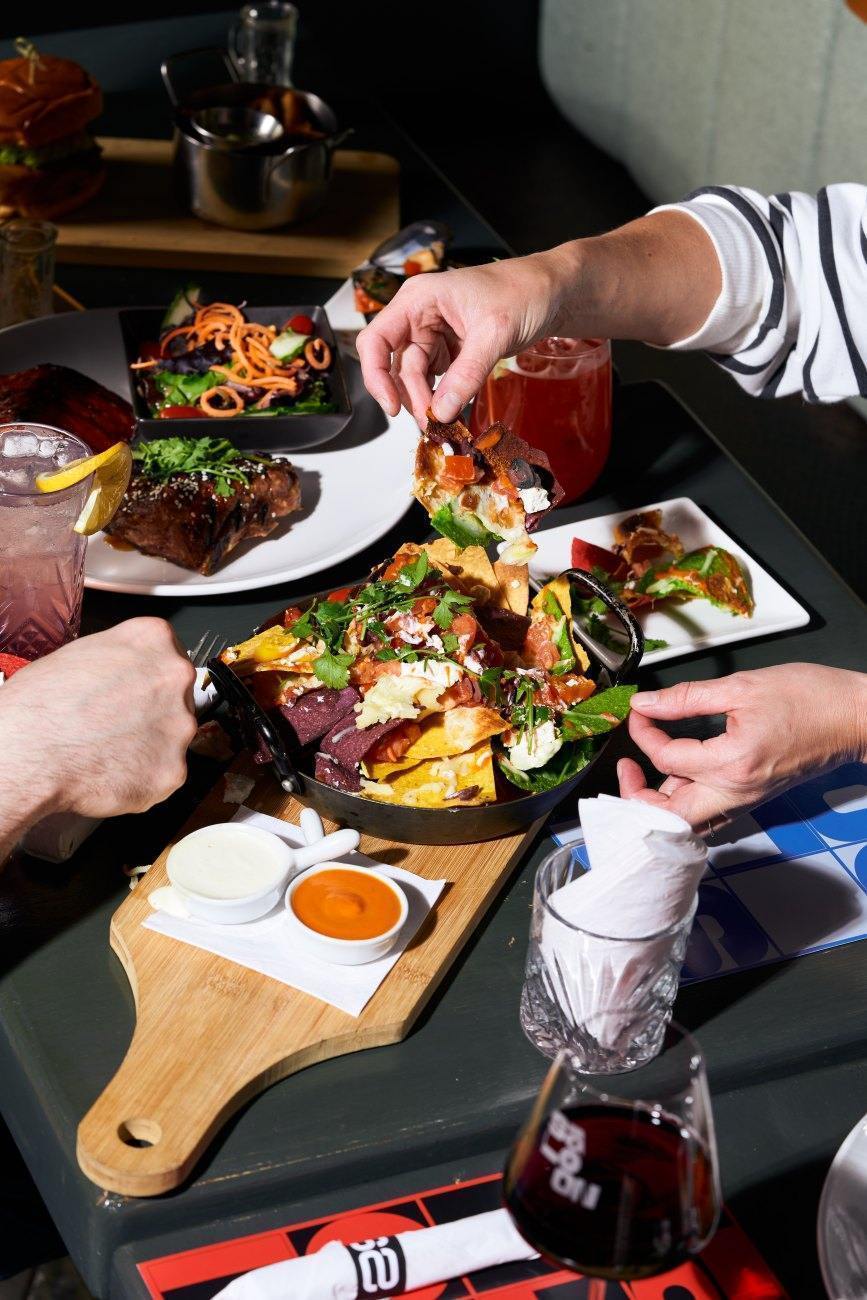 Le Saloon Bistro Bar - Restaurant Bistro à Le Village/Centre Sud, Montréal