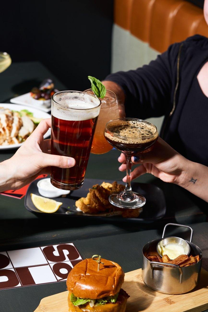 Le Saloon Bistro Bar - Restaurant Bistro à Le Village/Centre Sud, Montréal