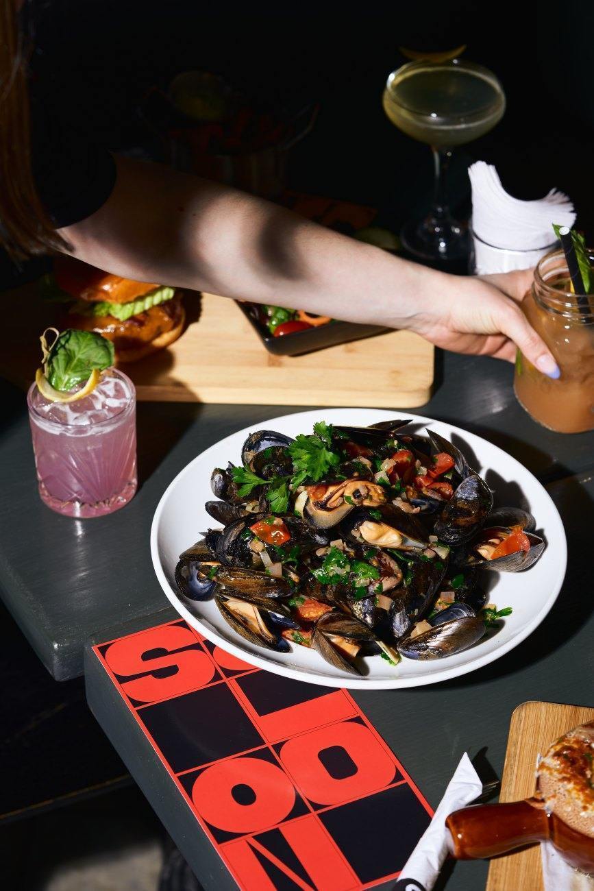 Le Saloon Bistro Bar - Restaurant Bistro à Le Village/Centre Sud, Montréal