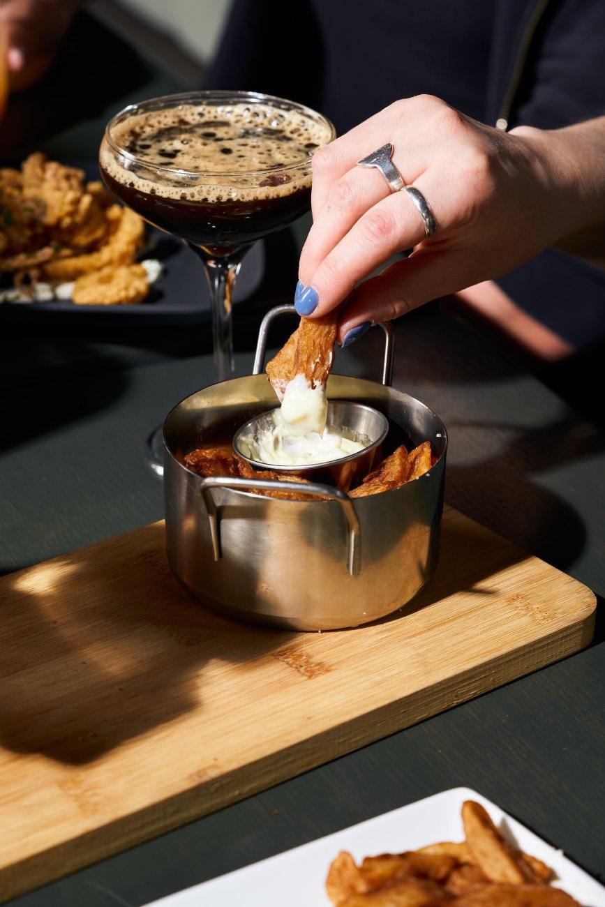 Le Saloon Bistro Bar - Restaurant Bistro à Le Village/Centre Sud, Montréal