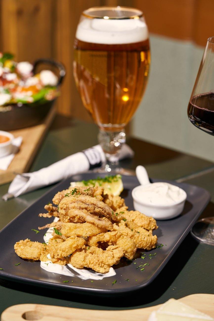Le Saloon Bistro Bar - Restaurant Bistro à Le Village/Centre Sud, Montréal