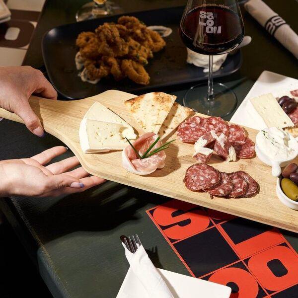 Le Saloon Bistro Bar Restaurant