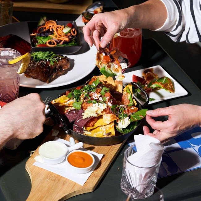 Le Saloon Bistro Bar - Restaurant Bistro à Le Village/Centre Sud, Montréal