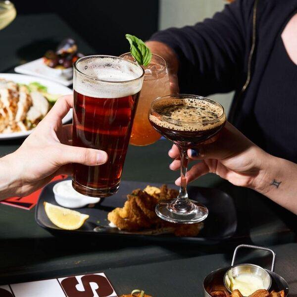 Le Saloon Bistro Bar - Restaurant Cuisine Bistro Le Village/Centre Sud, Montréal