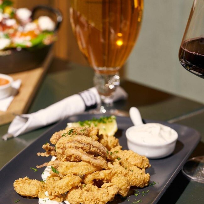 Le Saloon Bistro Bar - Restaurant Bistro à Le Village/Centre Sud, Montréal