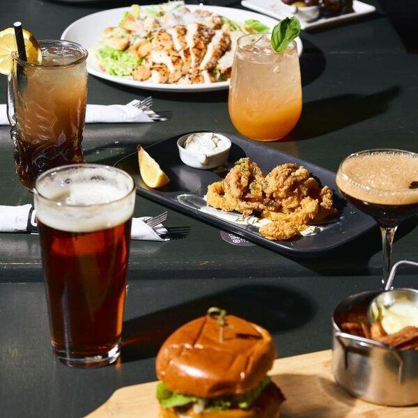 Le Saloon Bistro Bar - Restaurant Cuisine Bistro Le Village/Centre Sud, Montréal