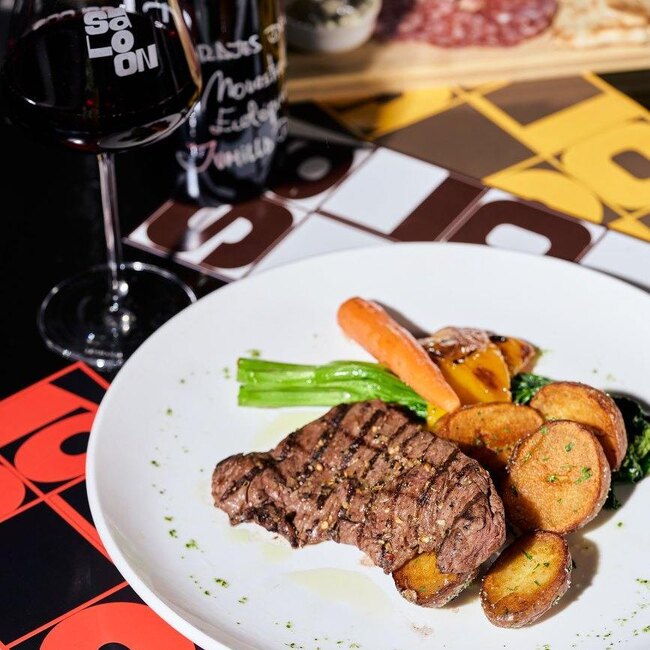 Le Saloon Bistro Bar - Restaurant Bistro à Le Village/Centre Sud, Montréal