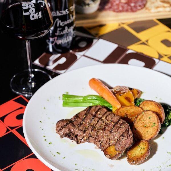 Le Saloon Bistro Bar - Restaurant Cuisine Bistro Le Village/Centre Sud, Montréal