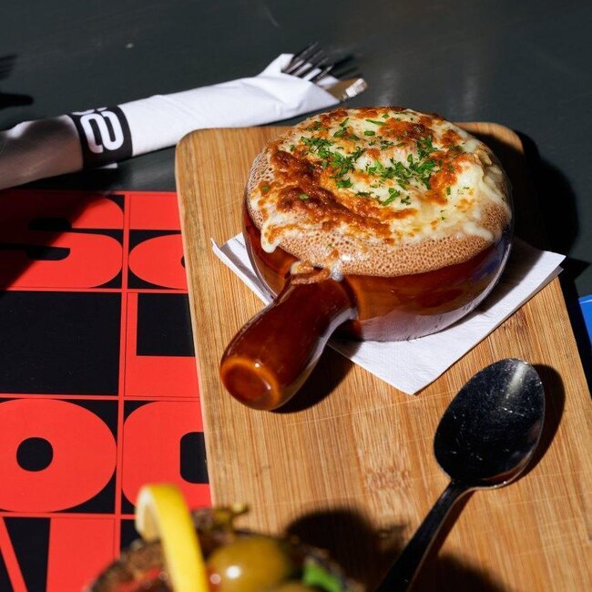 Le Saloon Bistro Bar - Restaurant Bistro à Le Village/Centre Sud, Montréal