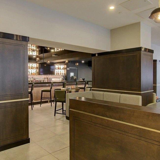 Le Semaphore - Restaurant Internationale à Dorval