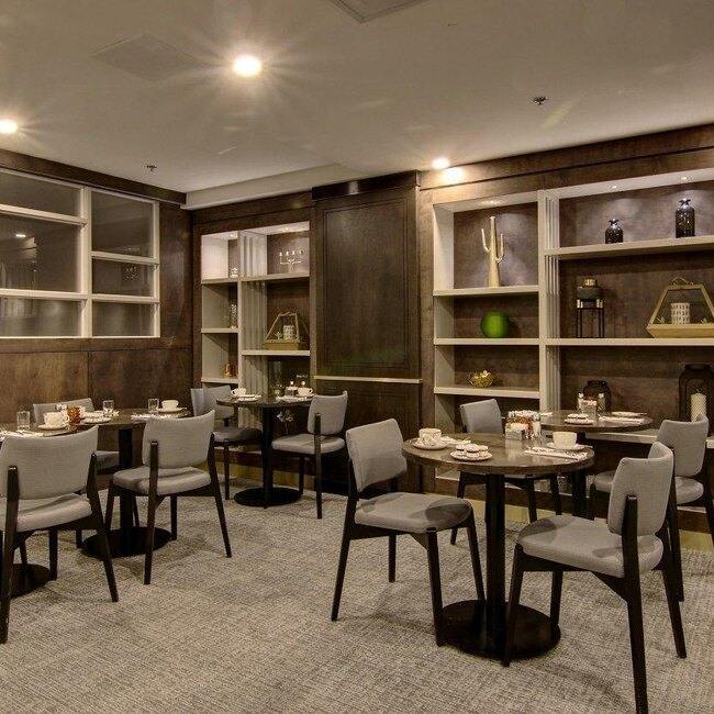 Le Semaphore - Restaurant Internationale à Dorval