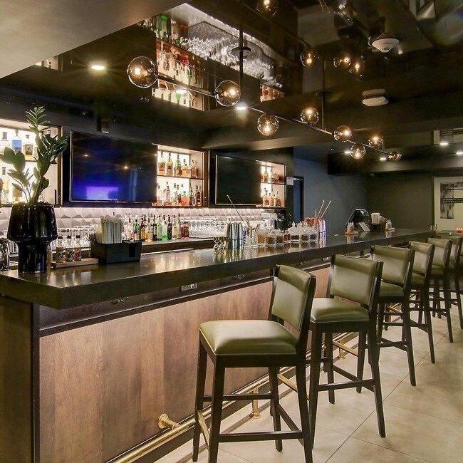 Le Semaphore - Restaurant Internationale à Dorval