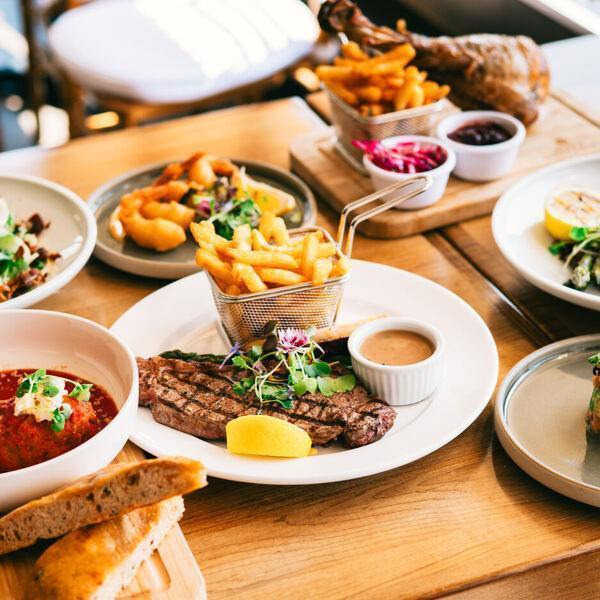 Le Toit Rouge Restaurant Montreal, QC