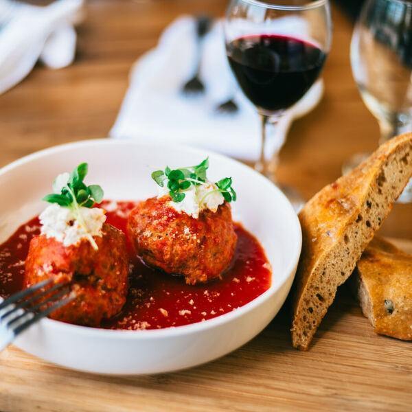 Le Toit Rouge - Restaurant Internationale à Mercier-Hochelaga-Maisonneuve, Montréal