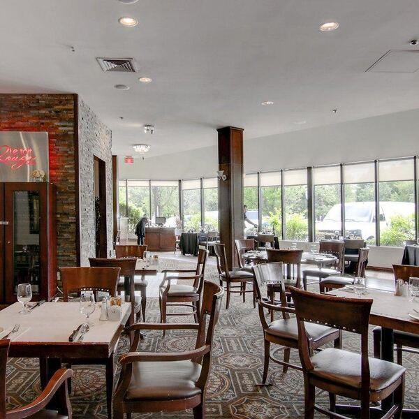 Le Toit Rouge - Restaurant Internationale à Mercier-Hochelaga-Maisonneuve, Montréal