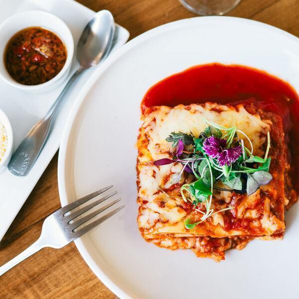 Le Toit Rouge - Restaurant Internationale à Mercier-Hochelaga-Maisonneuve, Montréal
