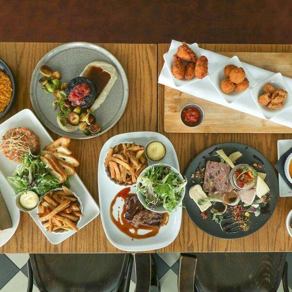 Les Cavistes - Bistro Bar à vin Boutique Restaurant