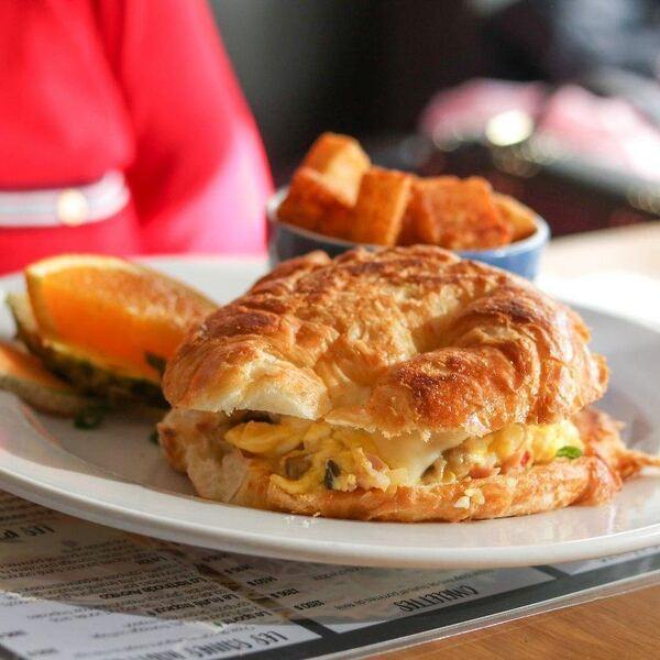 Les Deux Copains - Restaurant Café à Ahuntsic-Cartierville, Montréal
