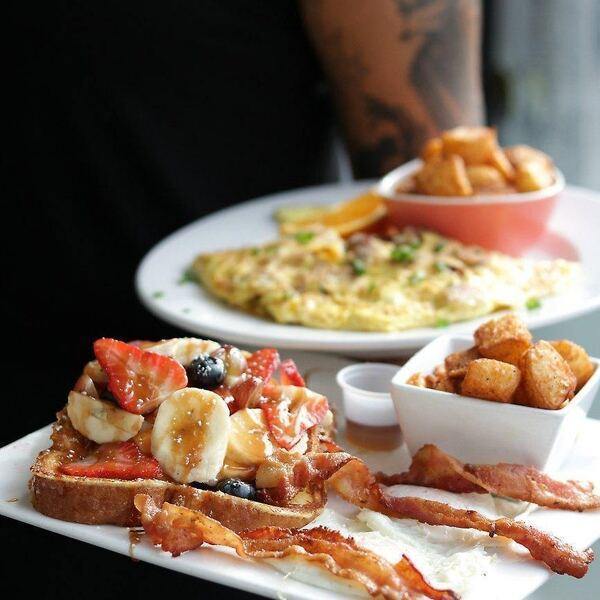 Les Deux Copains - Restaurant Café à Ahuntsic-Cartierville, Montréal