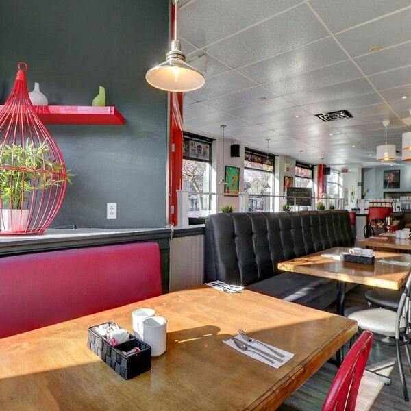 Les Deux Copains - Restaurant Café à Ahuntsic-Cartierville, Montréal
