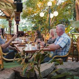 Ambiance - Les Palmes Restaurant Canadienne Ambiance - Les Palmes Restaurant Canadienne