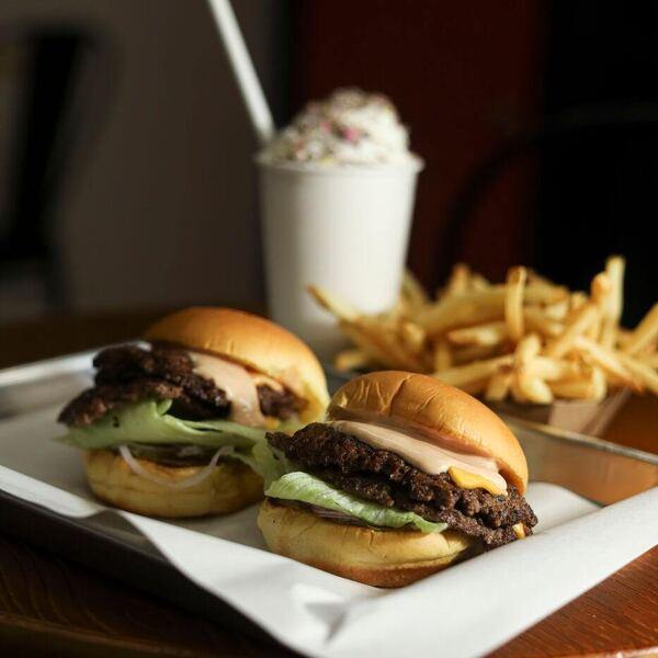 L'Hamburger Shakes et Juicy Burgers à Montréal, Laval et Blainville