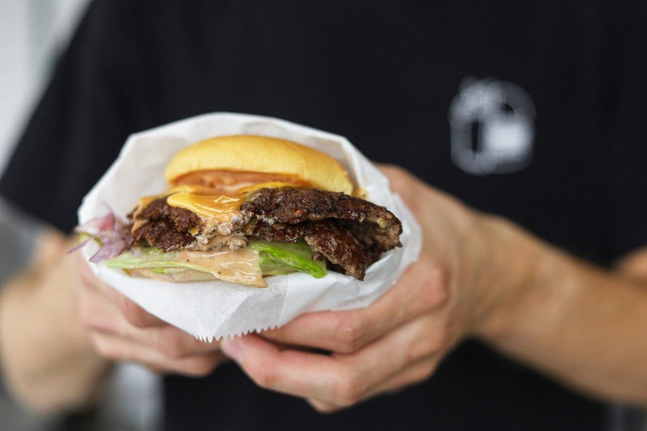 L'Hamburger Shakes and Juicy Burgers in Montreal, Laval and Blainville