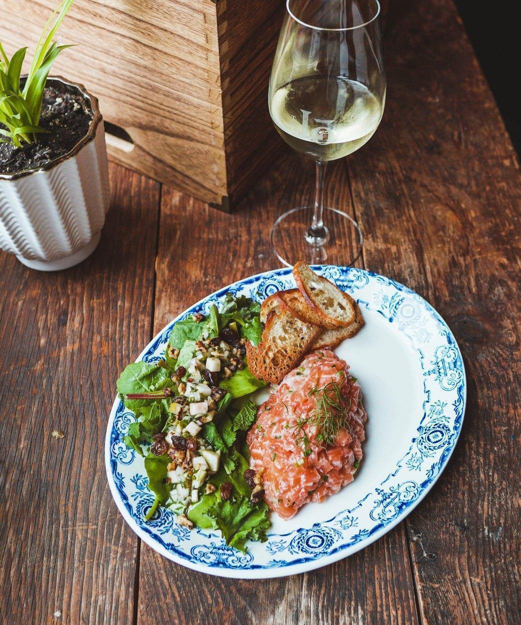 Louise Taverne & Bar à Vin - Restaurant Créative à Vieux-Port, Québec