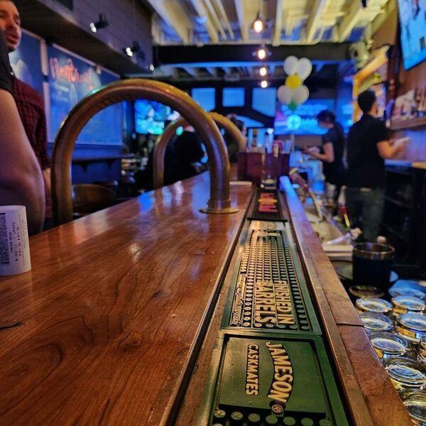 Pub et Maison Publique McLean's à Montréal