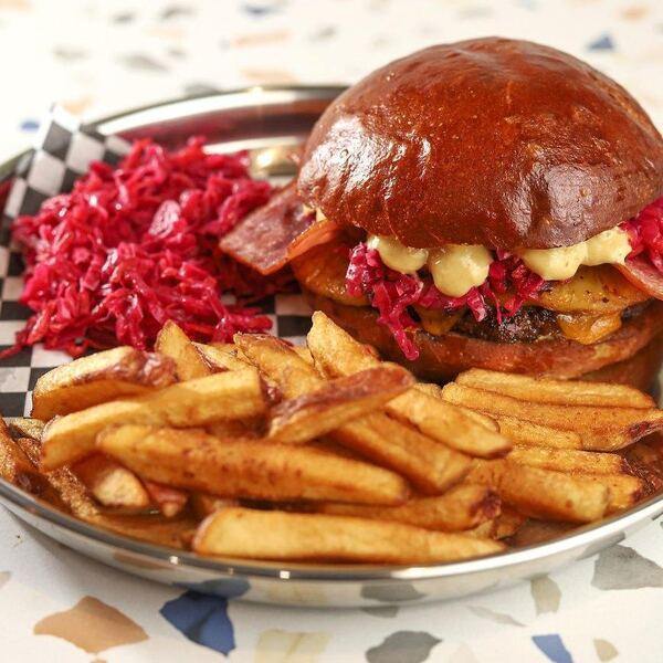 Mekan & Beyond - Burger Authentique - Restaurant Burgers à Côte-des-Neiges, Montréal