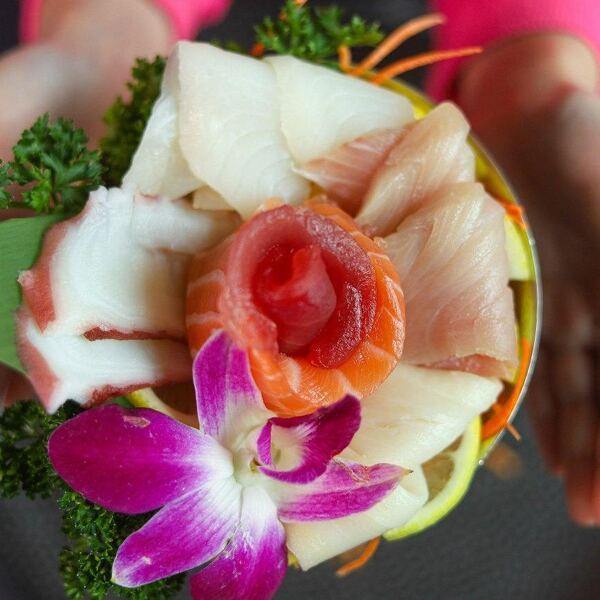 Mikasa Sushi Bar & Yakiniku - Restaurant Sushi à Chomedey, Laval