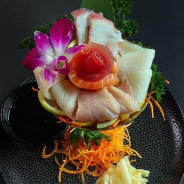 Mikasa Sushi Bar & Yakiniku - Restaurant Sushi à Chomedey, Laval