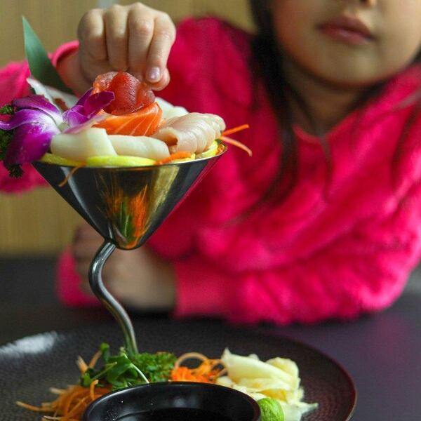Mikasa Sushi Bar & Yakiniku - Restaurant Sushi à Chomedey, Laval