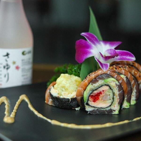 Mikasa Sushi Bar & Yakiniku - Restaurant Sushi à Chomedey, Laval