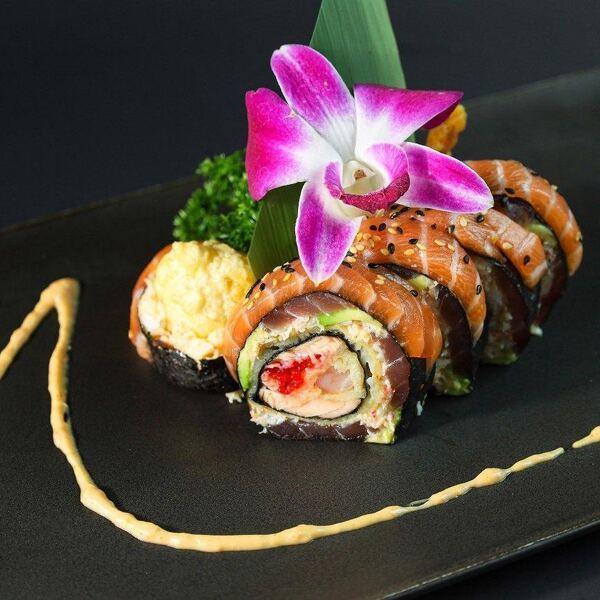Mikasa Sushi Bar & Yakiniku - Restaurant Sushi à Chomedey, Laval