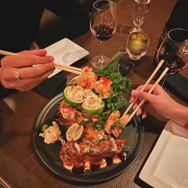 Mikasa Sushi Bar & Yakiniku - Restaurant Sushi à Chomedey, Laval