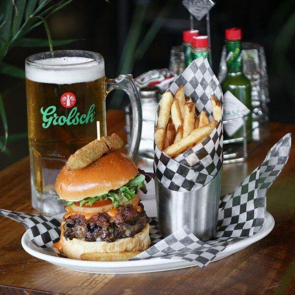 Mile Public House Restaurant Brossard, QC